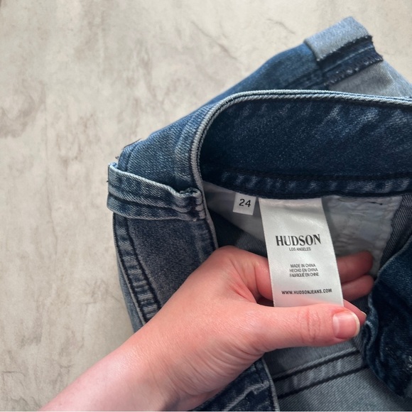 Hudson Ruby Mid-Rise Shorts - Picture 3 of 5